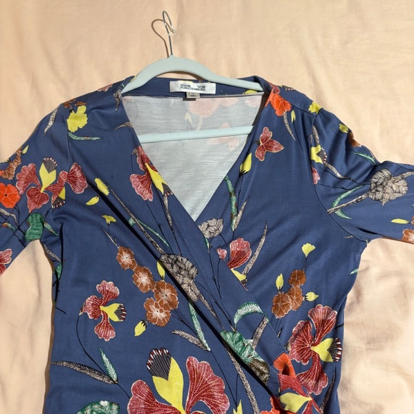 DVF BLUE SILK FLORAL WRAP DRESS - Picture 2 of 7